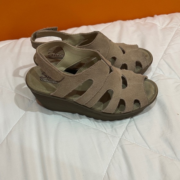 NEW Skechers Tan Suede Women's Sandals size 6 - Picture 8 of 10